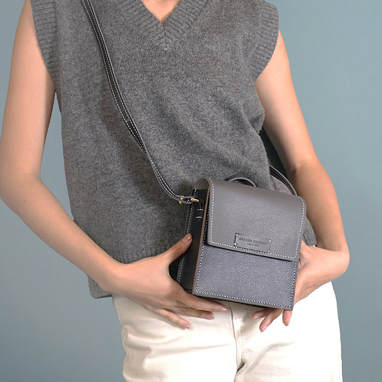 Square Bag 【 黑色 X 深灰色  】環保69%蘋果再造皮革手袋