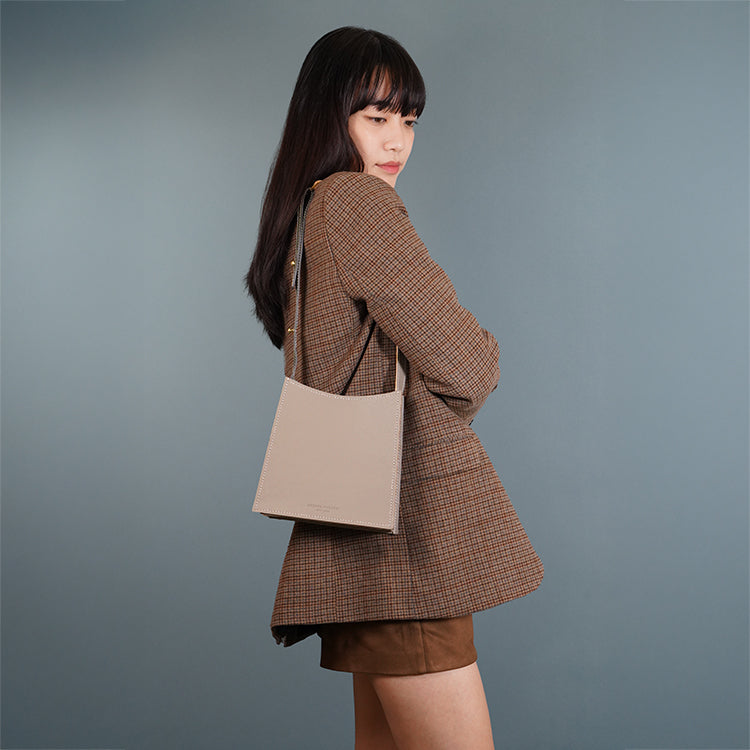 Ladder Bag 【 米白色 X 深灰色  】環保69%蘋果再造皮革手袋