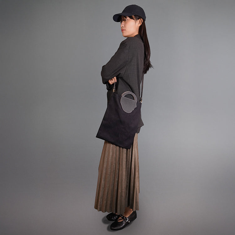 Flat Tote AP【 黑色 X 深灰】69%環保蘋果皮革牛仔布袋