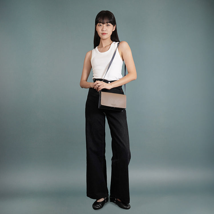 Boxy Bag 【 大象灰 X 深藍色  】環保69%蘋果再造皮革手袋