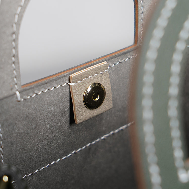 Harvest Bag 【 黑色 X 焦糖啡 】環保69%蘋果再造皮革手袋