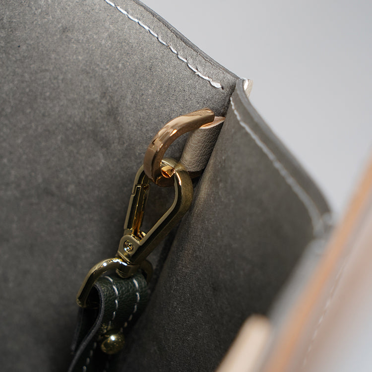 Harvest Bag 【 黑色 X 焦糖啡 】環保69%蘋果再造皮革手袋