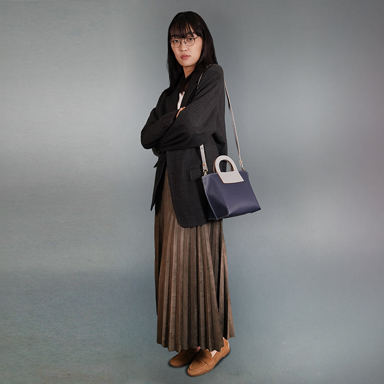 Harvest Bag 【 深藍色 X 米白色 】環保69%蘋果再造皮革手袋