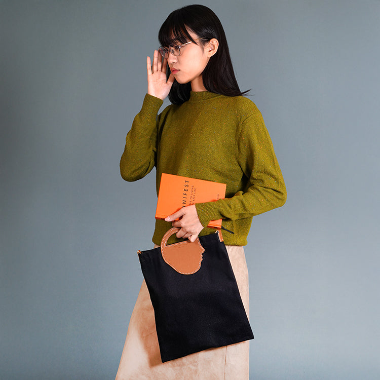 Flat Tote AP【 啡色 X 黑色 】69%環保蘋果皮革牛仔布袋