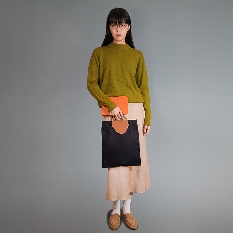 Flat Tote AP【 啡色 X 黑色 】69%環保蘋果皮革牛仔布袋