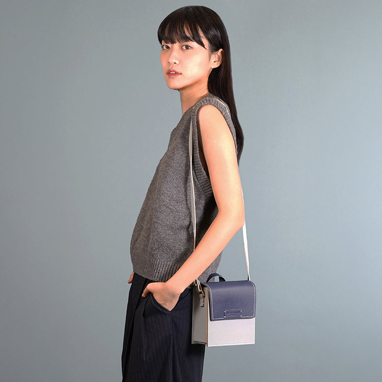 Square Bag 【 深藍色 X 淺灰色  】環保69%蘋果再造皮革手袋