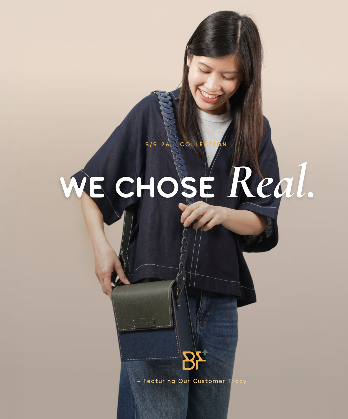 客人 Tracy 與墨綠斜孭袋 — We chose real. · 真實客人 Lookbook